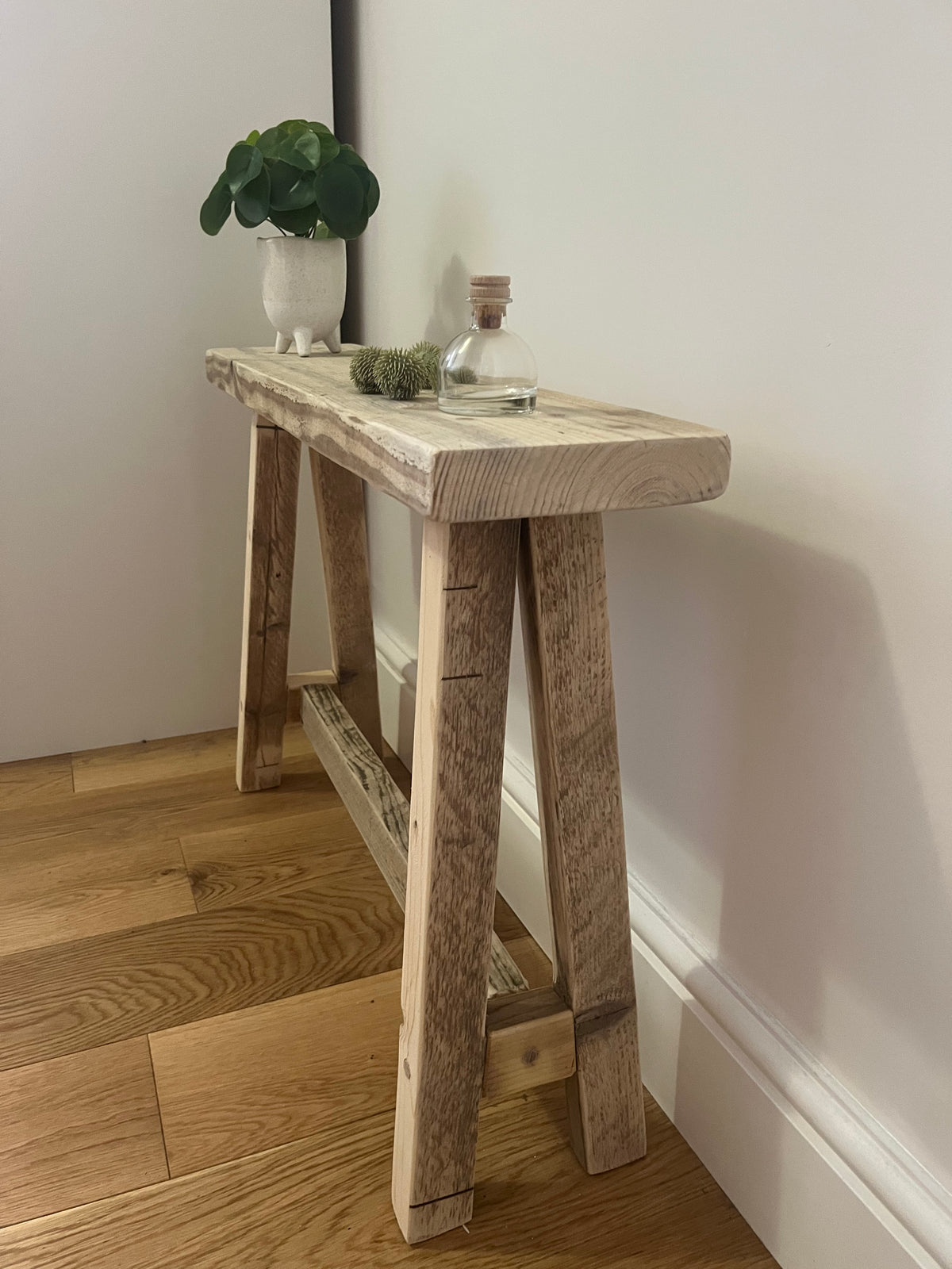 Narrow bench