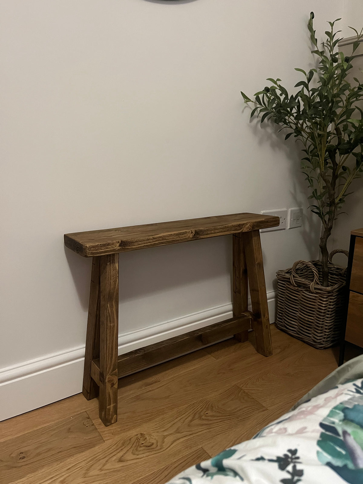 Narrow bench