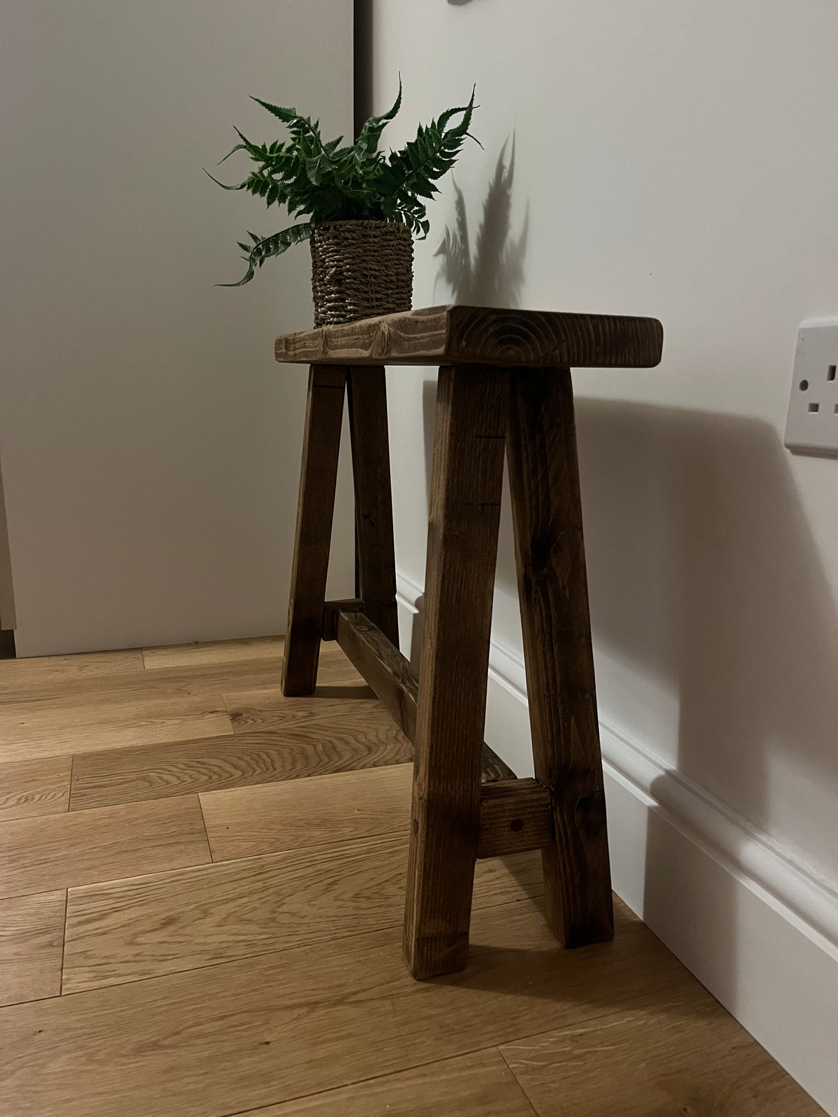 Narrow bench